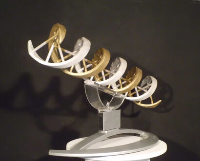 DNA 4 spirale oro e argento - a Sculpture & Installation Artowrk by Gian